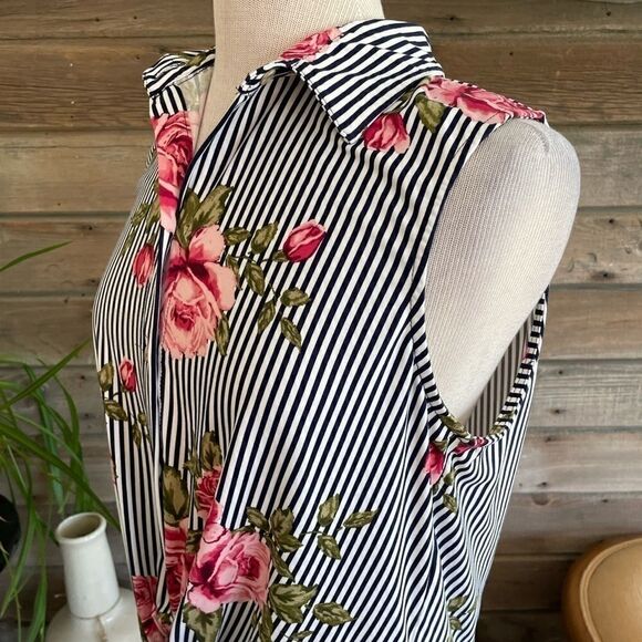 Polly & Esther Button Down Sleeveless Top EUC - Picture 5 of 8